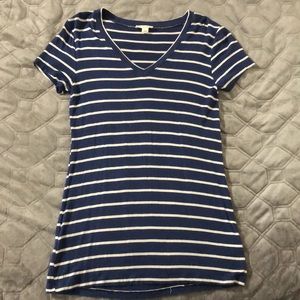 ZENANA BLUE & WHITE STRIPE VNECK TSHIRT SIZE L